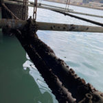 防波堤の吊足場撤去作業